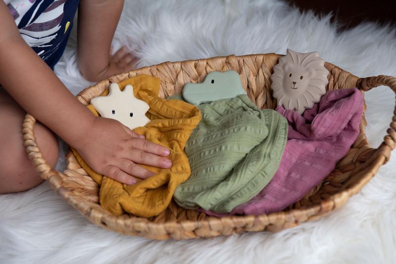 Muslin Comforter with Lion Teether