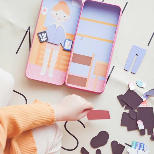 Magnetic Travel Tin - Health Professional