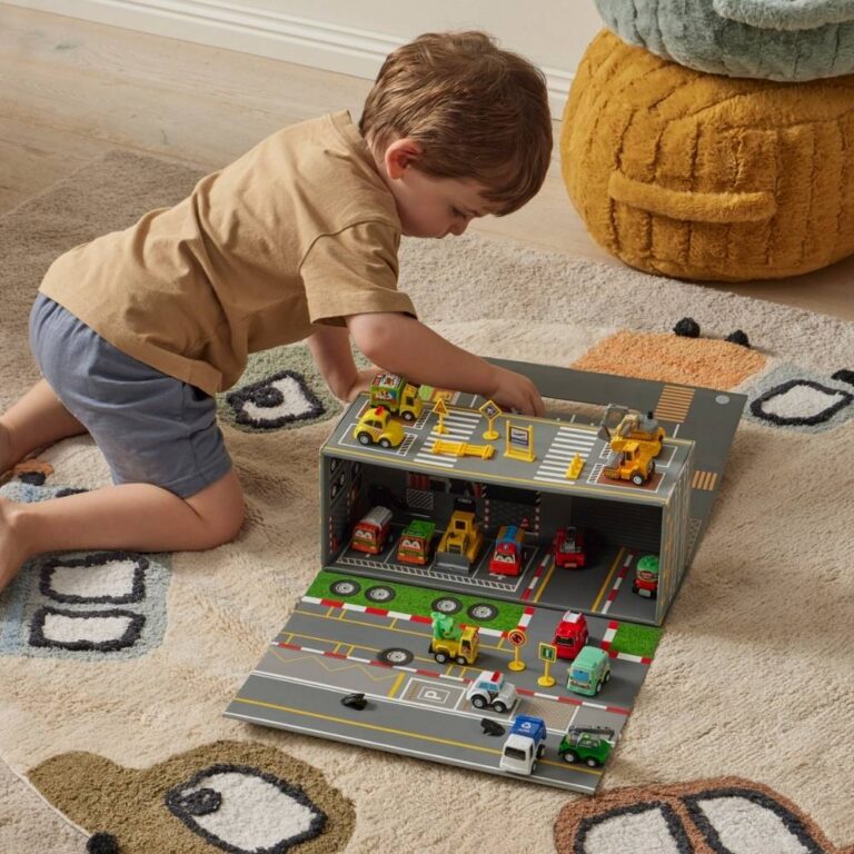 Fold-Out Garage Set